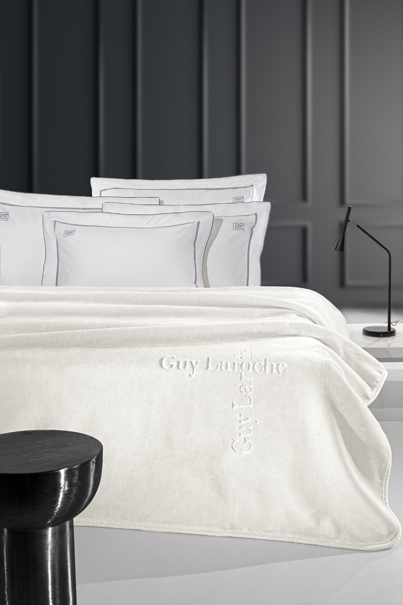 1113086225002 Κουβέρτα Βελουτέ 160×220 Μονή Guy Laroche Logo Ivory - Image 1