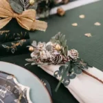 Beauty Home Κλαδί  με μούρα και κουκουνάρια χιονισμένο, πράσινο και χρυσό 19 cm - Image 3