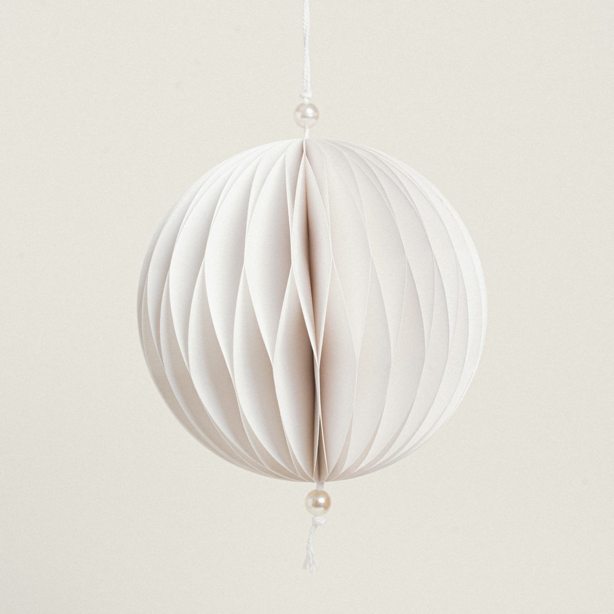 5299999122137 Beauty Home ΧΑΡΤΙΝΗ ΜΠΑΛΑ ΛΕΥΚΗ 15 cm - Image 1