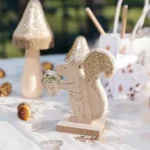 Beauty Home Σκίουρος ξύλινος με χρυσό γκλίτερ 10.5 x 11.7 cm - Image 2