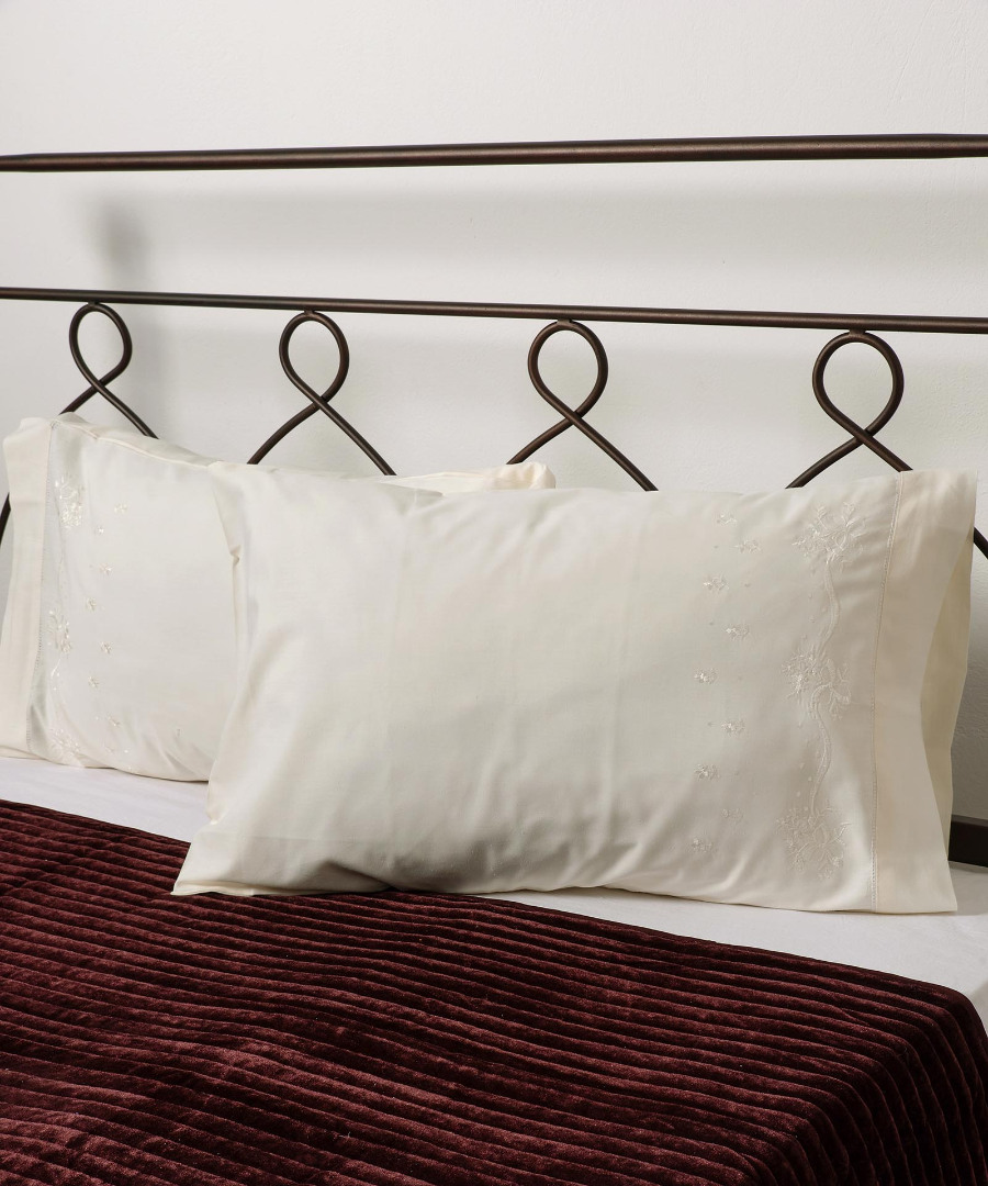 050mpez Βαμβακερή μαξιλαροθήκη με κέντημα 050 (46cm x 70cm) μπέζ ζευγάρι SilkFashion - Image 1