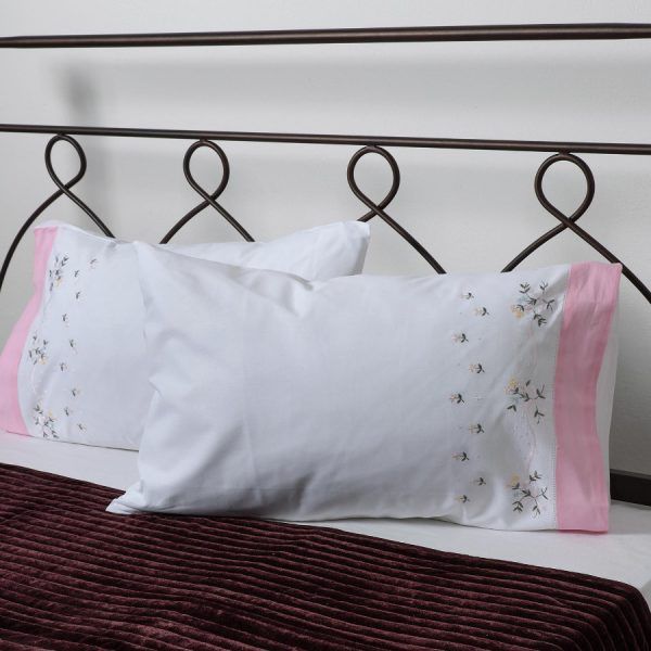 Βαμβακερή μαξιλαροθήκη με κέντημα 050 (46cm x 70cm) λευκό με ρόζ φάσα ζευγάρι SilkFashion