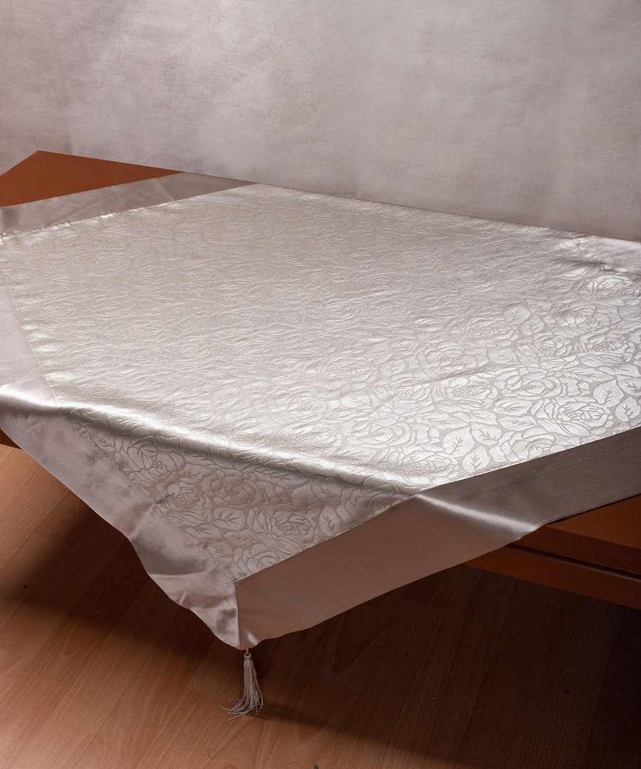 2009louloudigkri-2 Σατέν τραπεζοκαρέ 2009 λουλούδι (130cm x 130cm) γκρί SilkFashion - Image 1