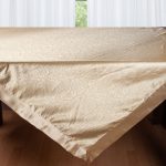 Σατέν τραπεζοκαρέ 2009 λουλούδι (130cm x 130cm) χρυσό SilkFashion