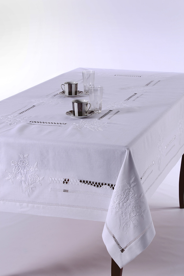 232-3 Χειροποίητο τραπεζομάντηλο 232 (170cm x 270cm) λευκό SilkFashion - Image 1