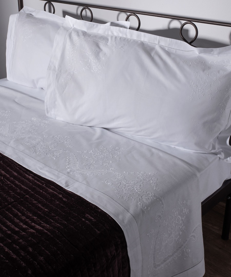 2468 Χειροποίητο σεντόνι 2468 τεσσάρων τεμαχίων (225cm x 270cm) λευκό SilkFashion - Image 1