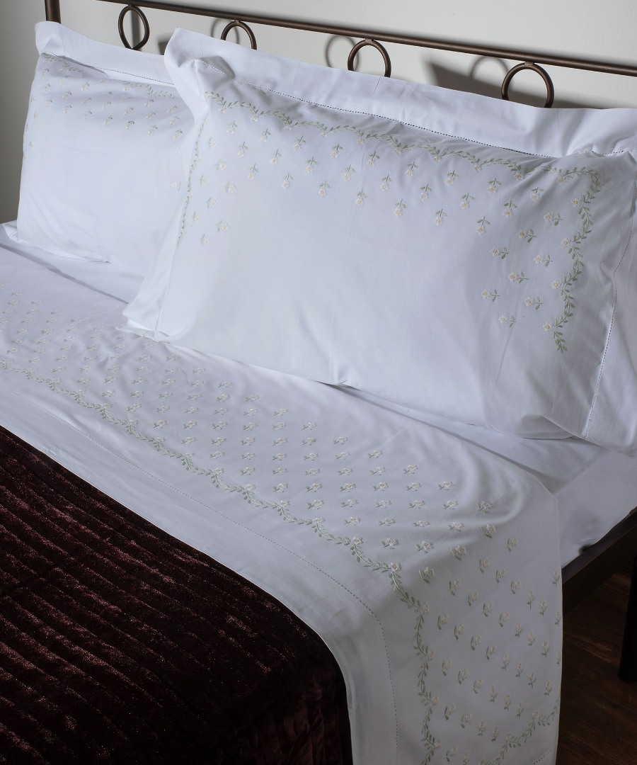 2806akitrino ΧΕΙΡΟΠΟΙΗΤΟ ΣΕΝΤΟΝΙ ΜΕ ΚΕΝΤΗΜΑ 2806A ΤΕΣΣΑΡΩΝ ΤΕΜΑΧΙΩΝ (225CM X 270CM) ΛΕΥΚΟ ΚΙΤΡΙΝΟ SilkFashion - Image 1