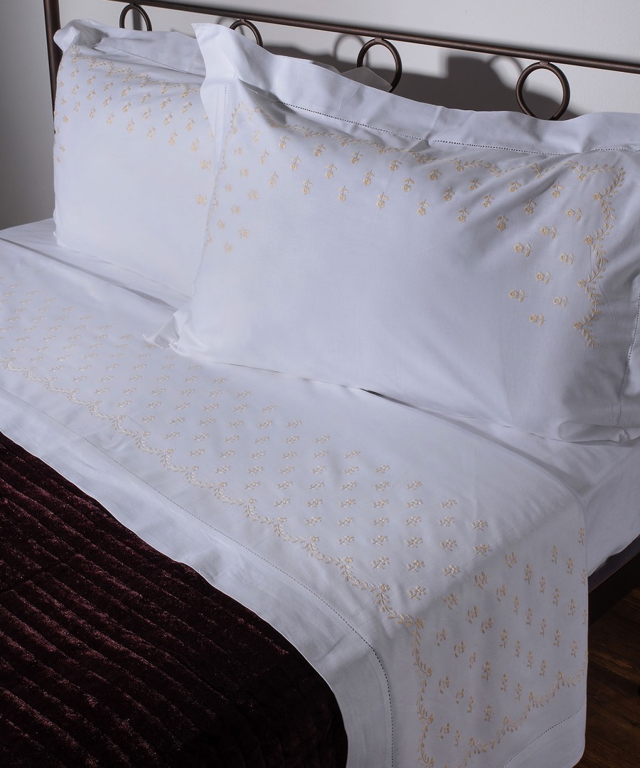 2806bkitrino ΧΕΙΡΟΠΟΙΗΤΟ ΣΕΝΤΟΝΙ ΜΕ ΚΕΝΤΗΜΑ 2806B ΤΕΣΣΑΡΩΝ ΤΕΜΑΧΙΩΝ (225CM X 270CM) ΛΕΥΚΟ ΚΙΤΡΙΝΟ SilkFashion - Image 1