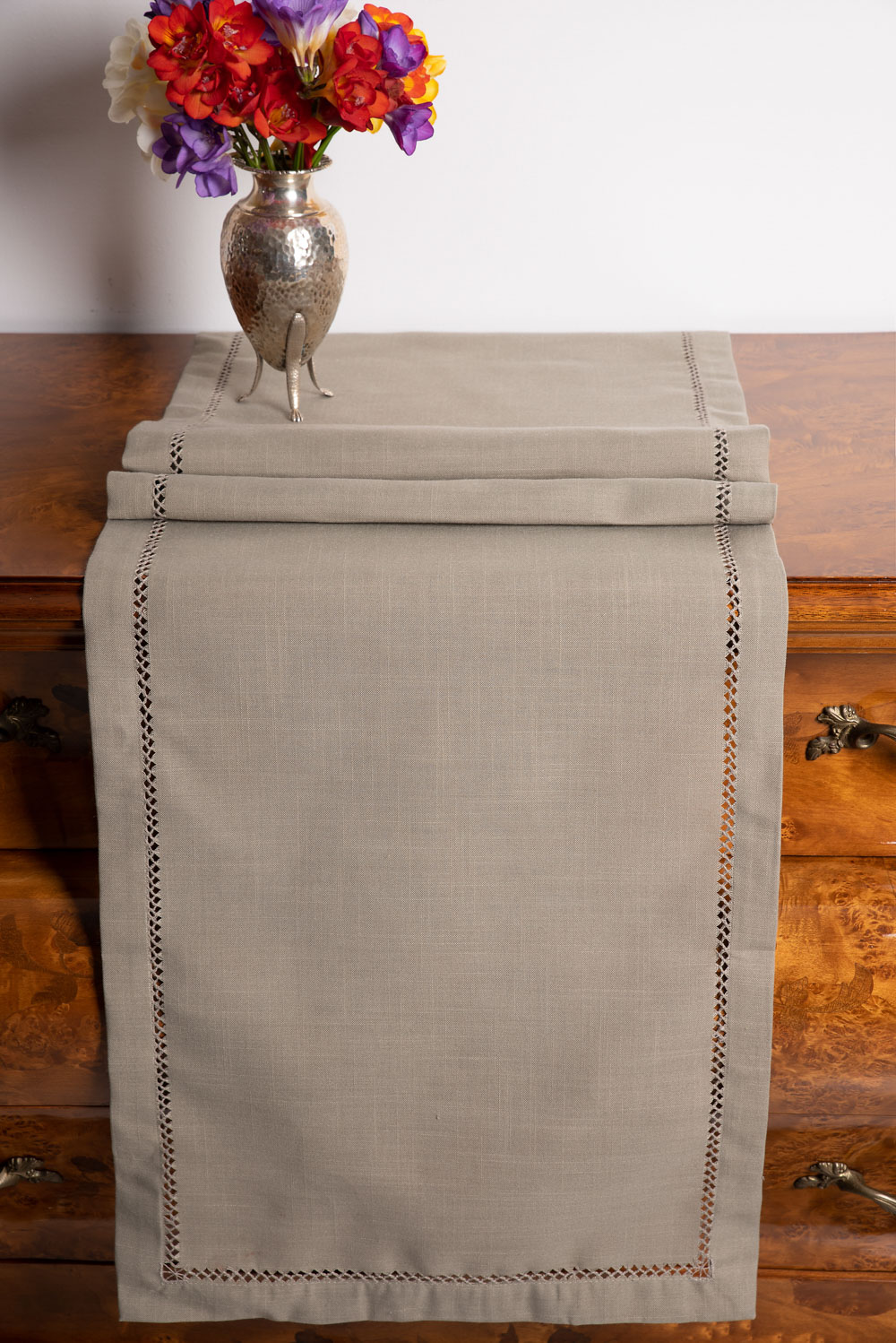 3096gkriskouro-3 τραπεζομάντηλα (140cm x 140cm) 3096 γκρι σκούρο SilkFashion - Image 1