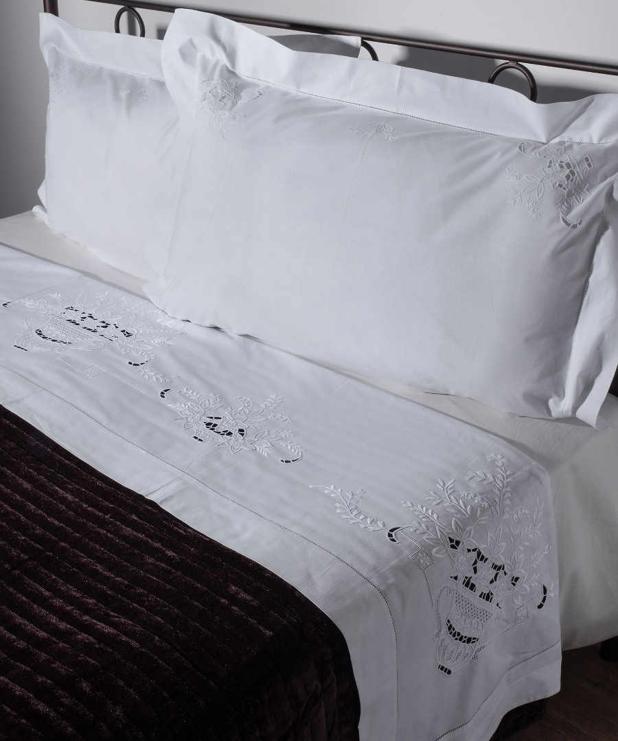 4187 ΧΕΙΡΟΠΟΙΗΤΟ ΚΟΦΤΟ ΣΕΝΤΟΝΙ 4187 ΤΡΙΩΝ ΤΕΜΑΧΙΩΝ (225CM X 270CM) ΛΕΥΚΟ SilkFashion - Image 1