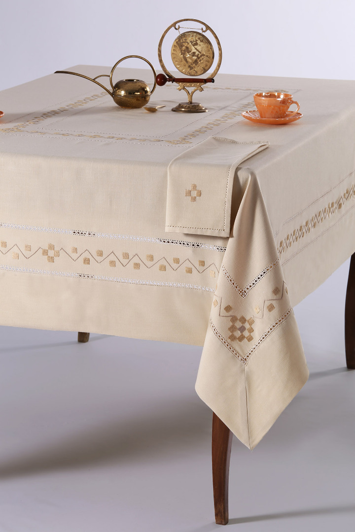 5013-3 Χειροποίητο τραπεζομάντηλο 5013 (170cm x 270cm) λαδί SilkFashion - Image 1