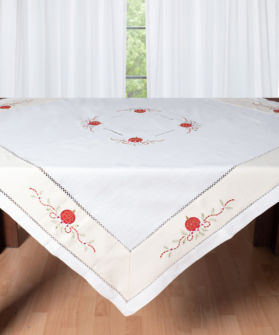 5911 χριστουγεννιάτικο τραπεζοκαρέ ( 135cm x 135cm) 5911 SilkFashion - Image 1