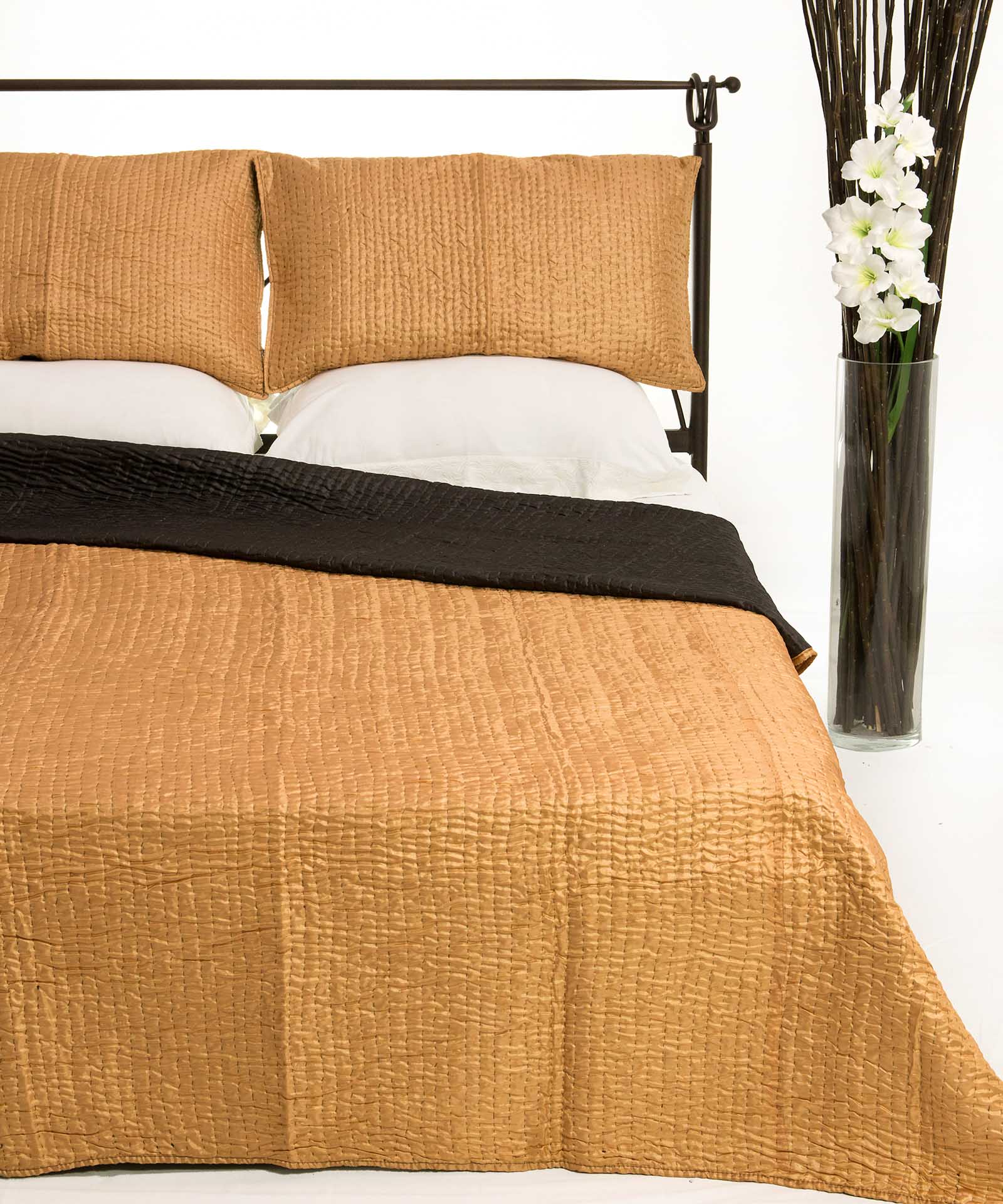 6330xrysob ΚΟΥΒΕΡΛΙ σετ (220cm x 240cm + 2 x 50cm x 70cm 6330 χρυσό SilkFashion - Image 1