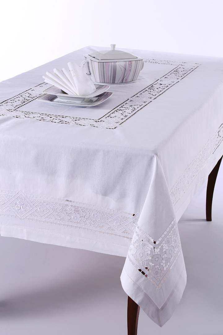 682-3 Χειροποίητο τραπεζομάντηλο 682 (170cm x 220cm) λευκό SilkFashion - Image 1