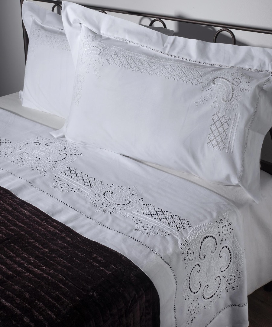 710leyko ΧΕΙΡΟΠΟΙΗΤΟ ΣΕΝΤΟΝΙ 710 ΤΕΣΣΑΡΩΝ ΤΕΜΑΧΙΩΝ (225CM X 270CM) ΛΕΥΚΟ SilkFashion - Image 1