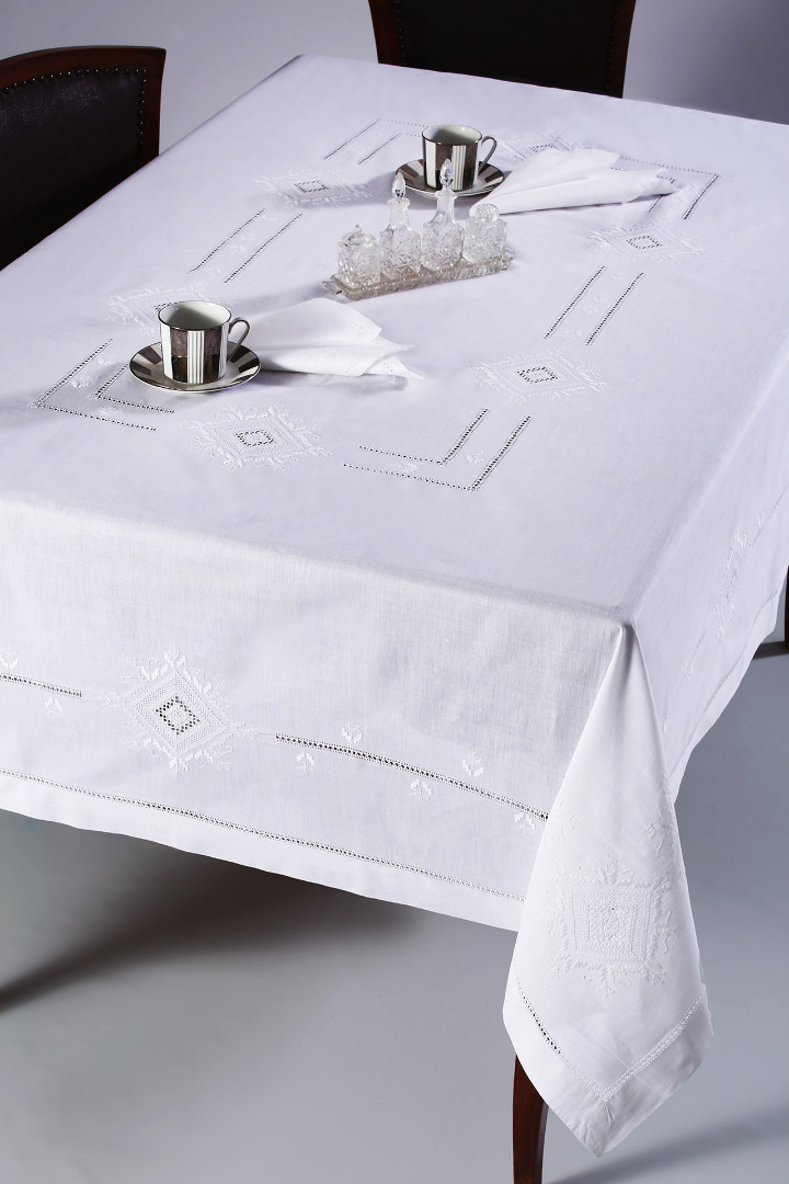 8122 Χειροποίητο τραπεζομάντηλο 8122 (170cm x 220cm) λευκό SilkFashion - Image 1