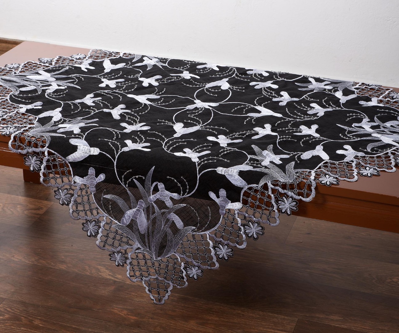 8215mavro-2-1 Τραπεζοκαρέ (130cm x 130cm) 8215 Μαύρο SilkFashion - Image 1