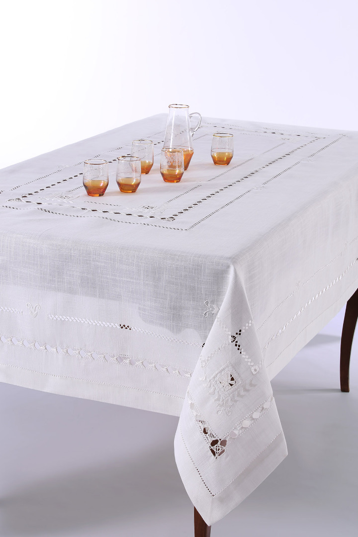 9108 Χειροποίητο τραπεζομάντηλο 9108 (180cm x 180cm) λευκό SilkFashion - Image 1