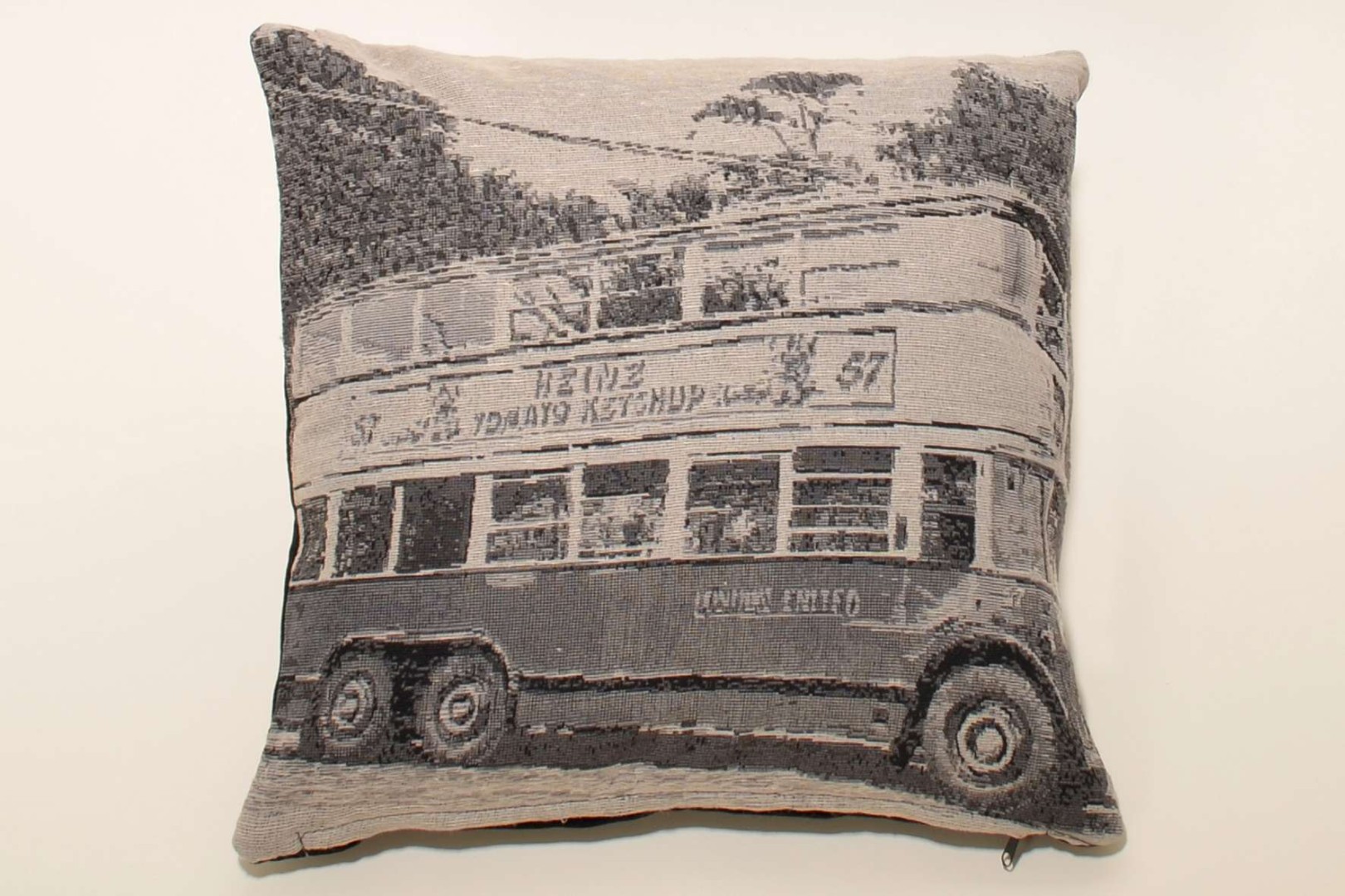 ENGLISH-BUS-BLACK ΜΑΞΙΛΑΡΟΘΗΚΗ (45cm x 45cm) ENGLISH BUS BLACK SilkFashion - Image 1