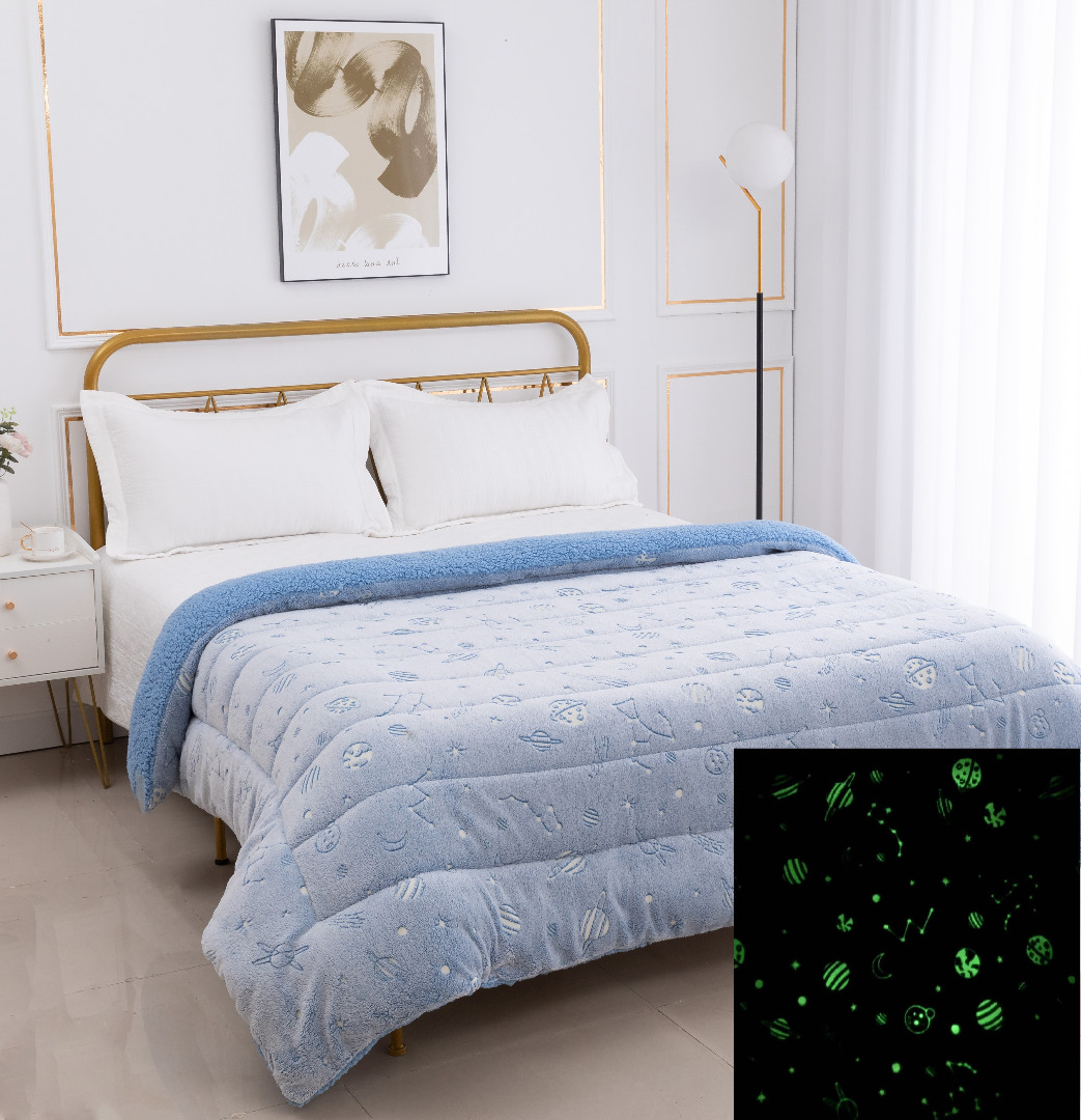 NX25-E3 Παιδικό φωσφοριζέ κουβερτοπάπλωμα space (170cm x 220cm) σιέλ SilkFashion - Image 1