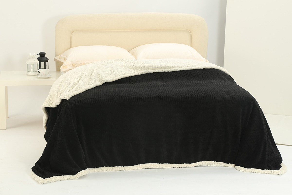 PINEAPPLE-BLACK κουβέρτα fleece με sherpa (220cm x 240cm) pineapple μαύρο SilkFashion - Image 1