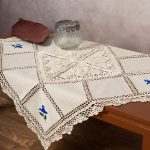 Καρέ με πλεκτό και απλικέ (90cm x 90cm) 030 μπλέ λουλούδι SilkFashion