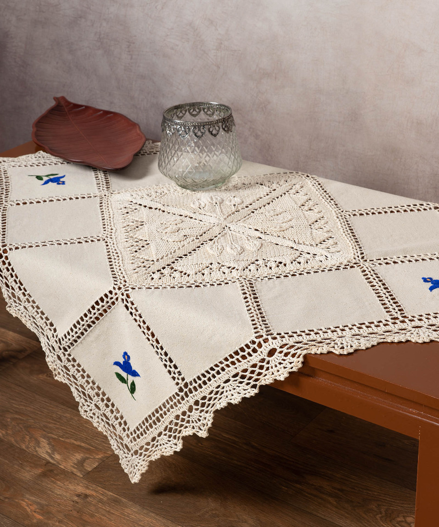 Untitled-1900 Καρέ με πλεκτό και απλικέ (90cm x 90cm) 030 μπλέ λουλούδι SilkFashion - Image 1