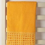 Πετσέτα Προσώπου (50cm x 100cm) με δαντέλα κίτρινο SilkFashion