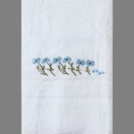 Πετσέτα Σώματος ( 100cm x 150cm ) Λευκό με Σιέλ Λουλούδι SilkFashion