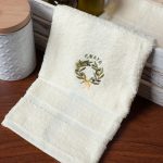 Δωδεκάδα πετσέτες χεριών (30cm x 50cm) ivory με στεφάνι ΚΡΗΤΗ SilkFashion
