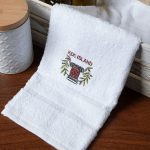 Πετσέτα Προσώπου ( 50cm x 100cm ) Λευκό με Κόκκινο Κίωνα ΚΩΣ SilkFashion