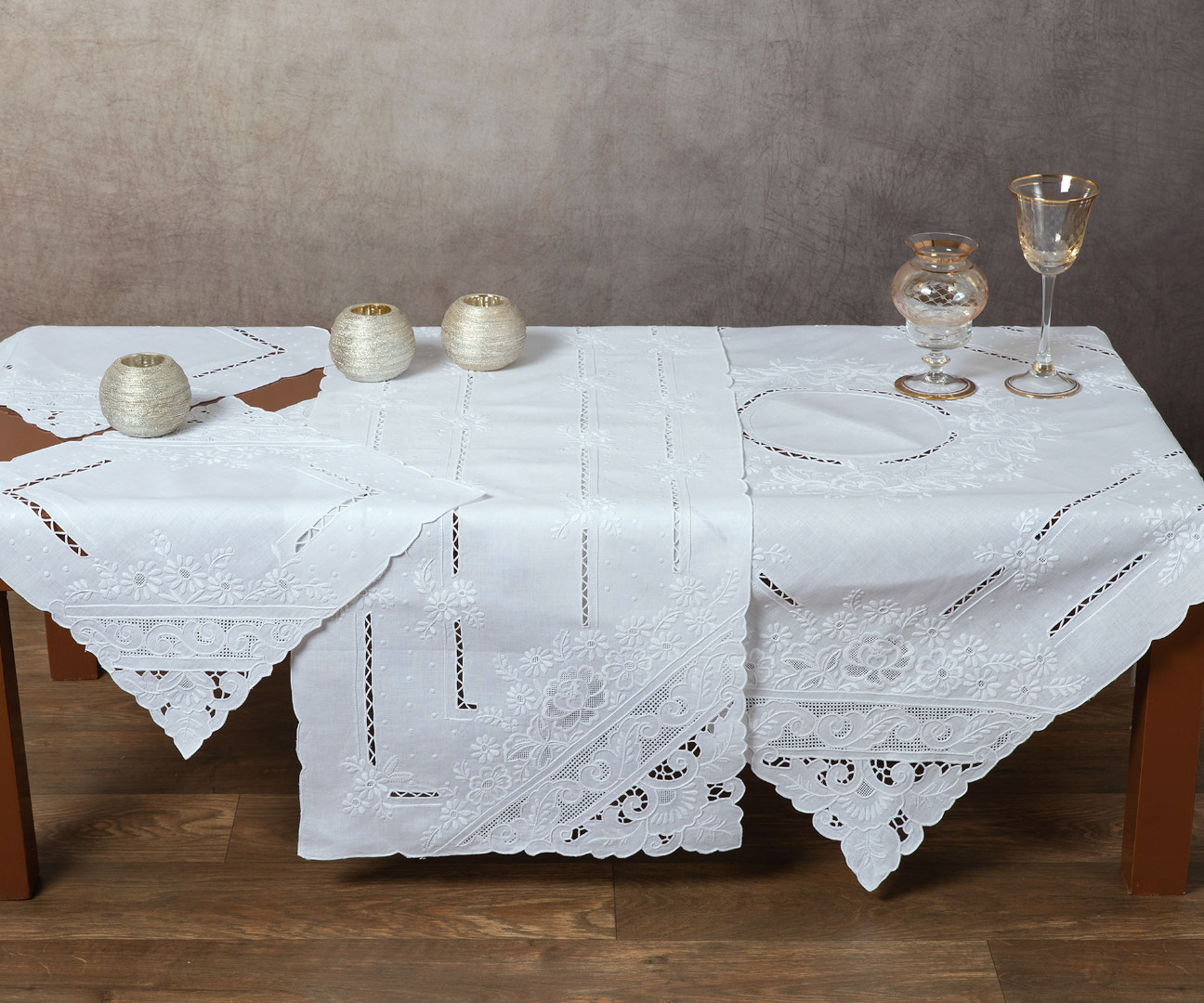 nx001-1 Χειροποίητο πετσετάκι nx001 (60cm x 60cm) λευκό SilkFashion - Image 1