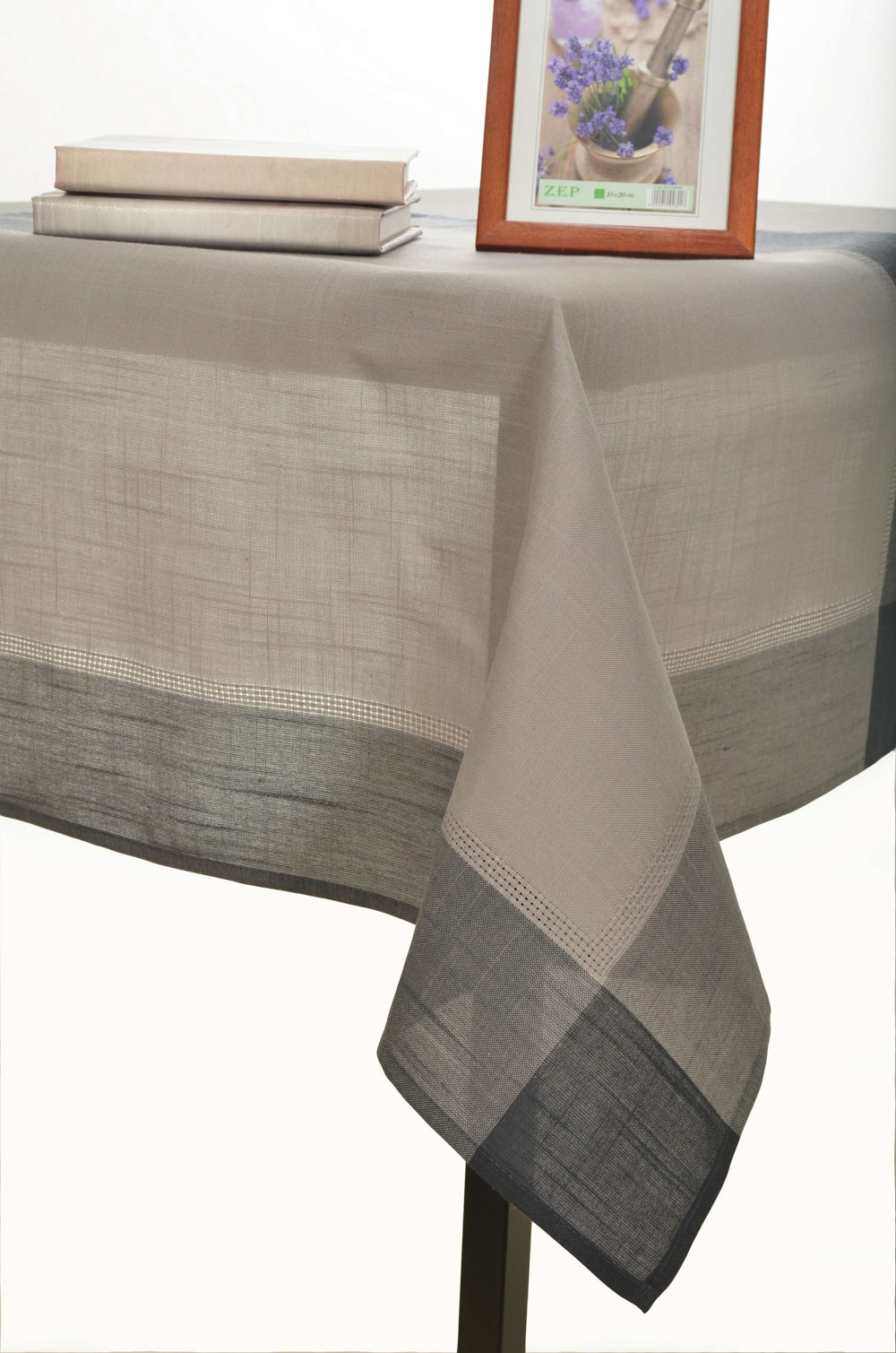 nx031gkriskouro-3 τραπεζομάντηλα nx031 (135cm x 135cm) γκρί σκούρο SilkFashion - Image 1