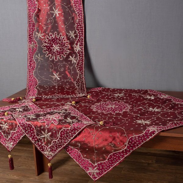 Σετ 4 τεμαχίων (90cm x 90cm, 42cm x 105cm, 2x38cm x 38cm) Ουρανία Μπορντώ SilkFashion