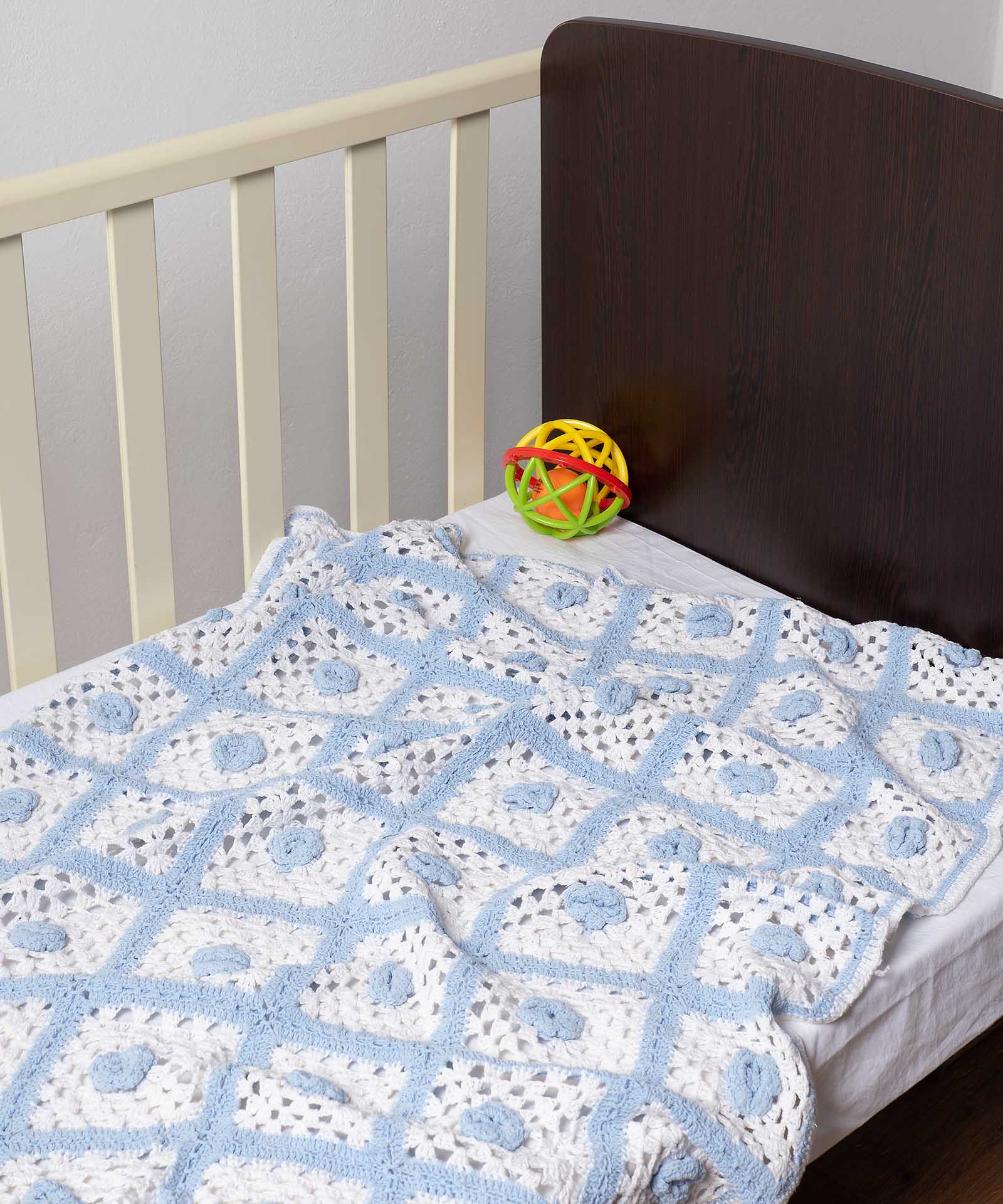 plektosielleyko1 bebe κουβερτάκι (75cm x 100cm ) πλεκτό σιέλ/λευκό SilkFashion - Image 1