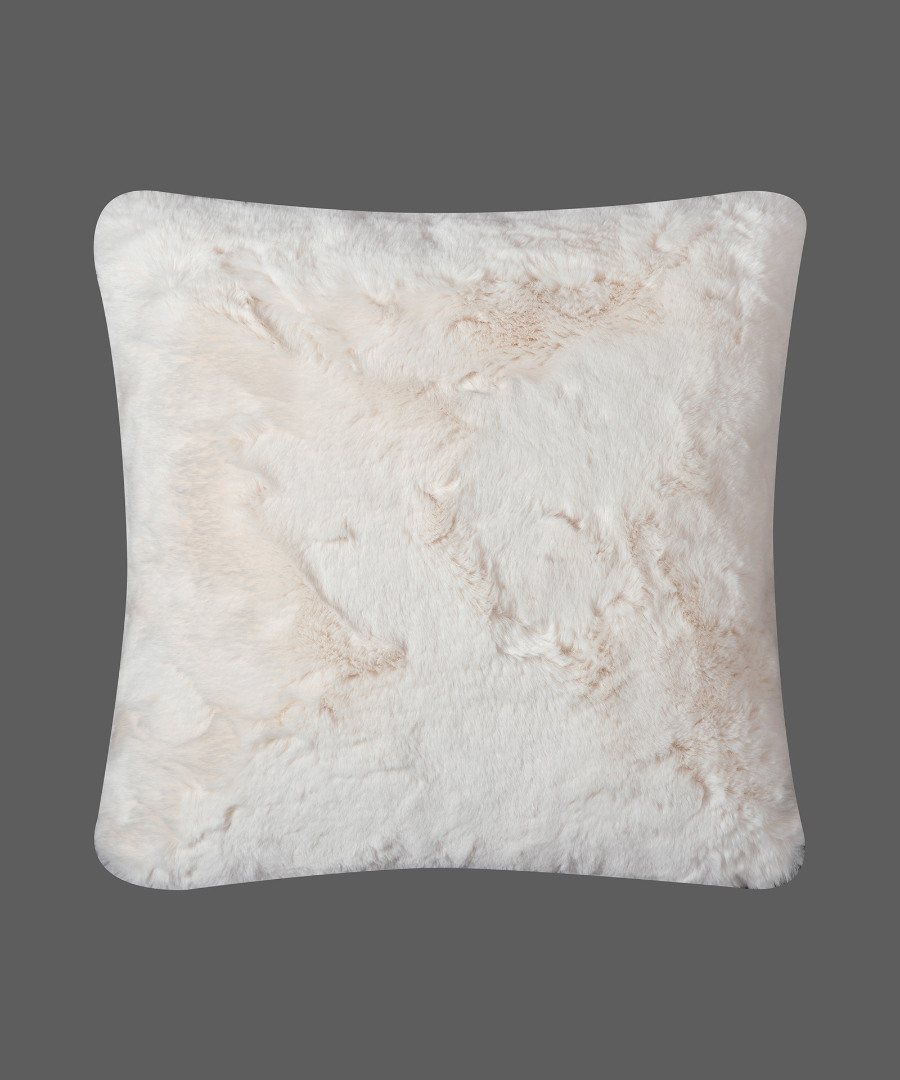 rabbitfurivory ΜΑΞΙΛΑΡΟΘΗΚΗ RABBIT FUR ΜΕ ΓΕΜΙΣΗ (45cm x 45cm) IVORY SilkFashion - Image 1