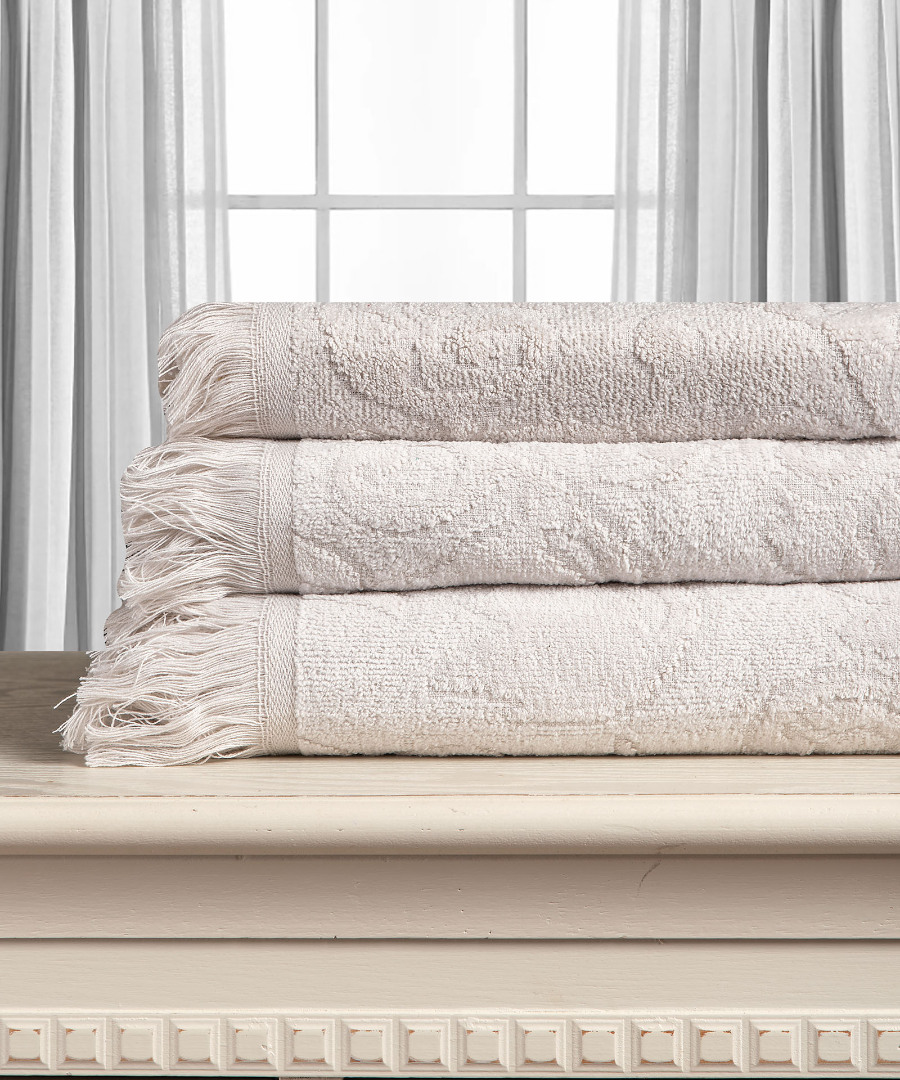 silver Βαμβακερή ζακάρ πετσέτα ALICIA 520gsm (40cm x 60cm) silver SilkFashion - Image 1