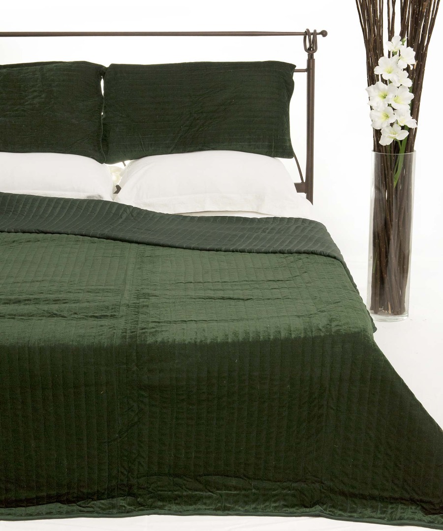 velvet4 ΚΟΥΒΕΡΛΙ σετ (220cm x 240cm + 2 x 50cm x 70cm VELVET πράσινο SilkFashion - Image 1