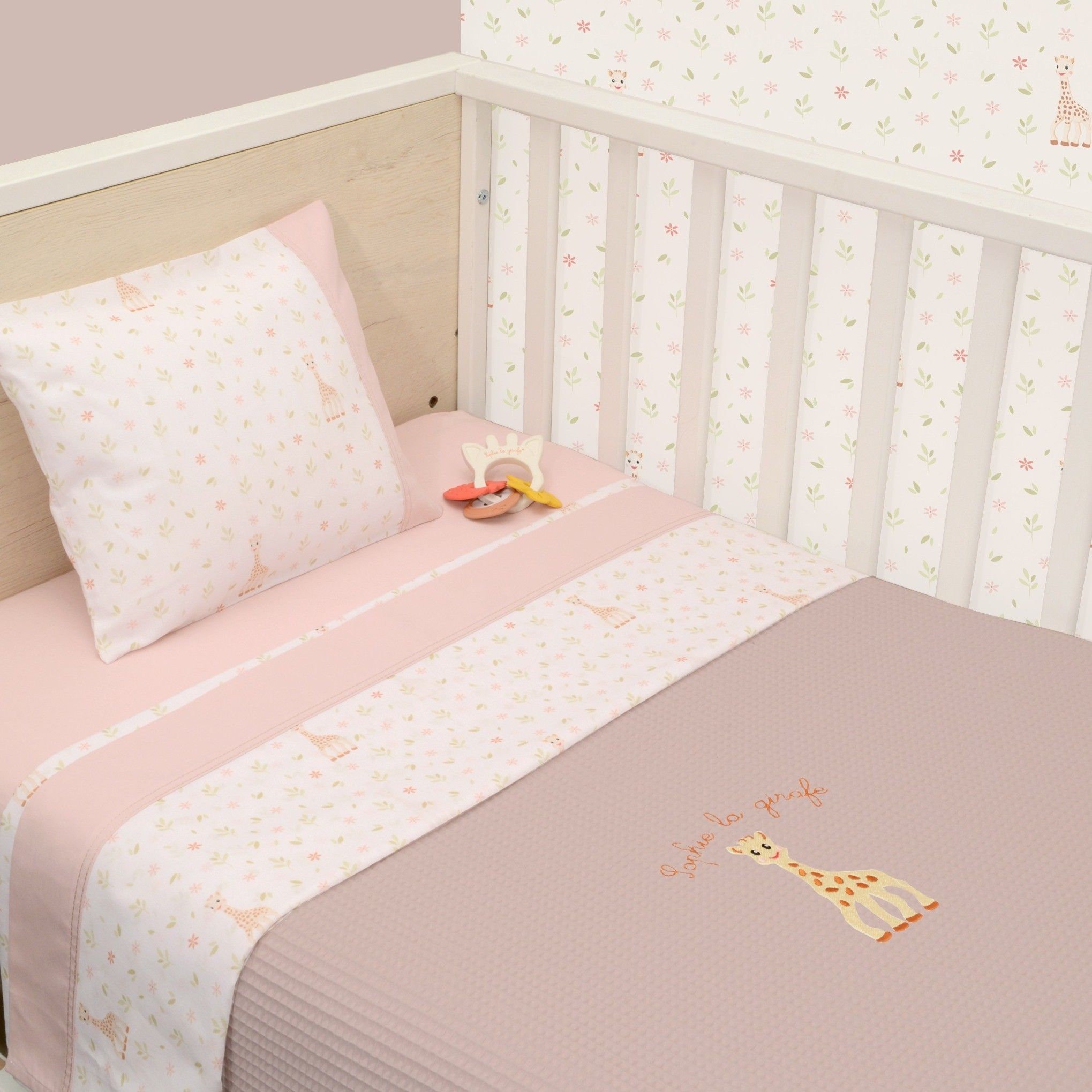 100x140-design-502-sophie-la-girafe-1 Κουβέρτα Πικέ Κούνιας 100x140cm Design 502 Sophie La Girafe - Image 1